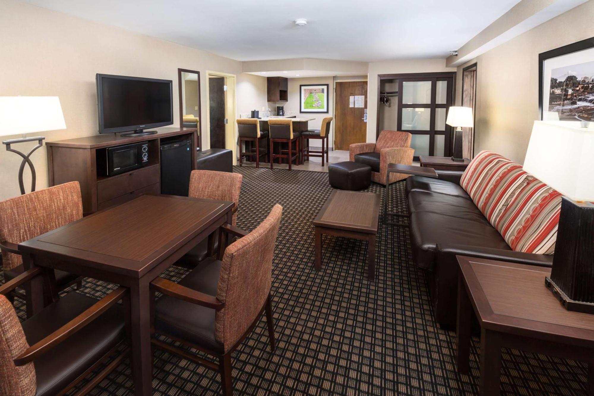Best Western Plus Ramkota Hotel Sioux Falls Exterior photo