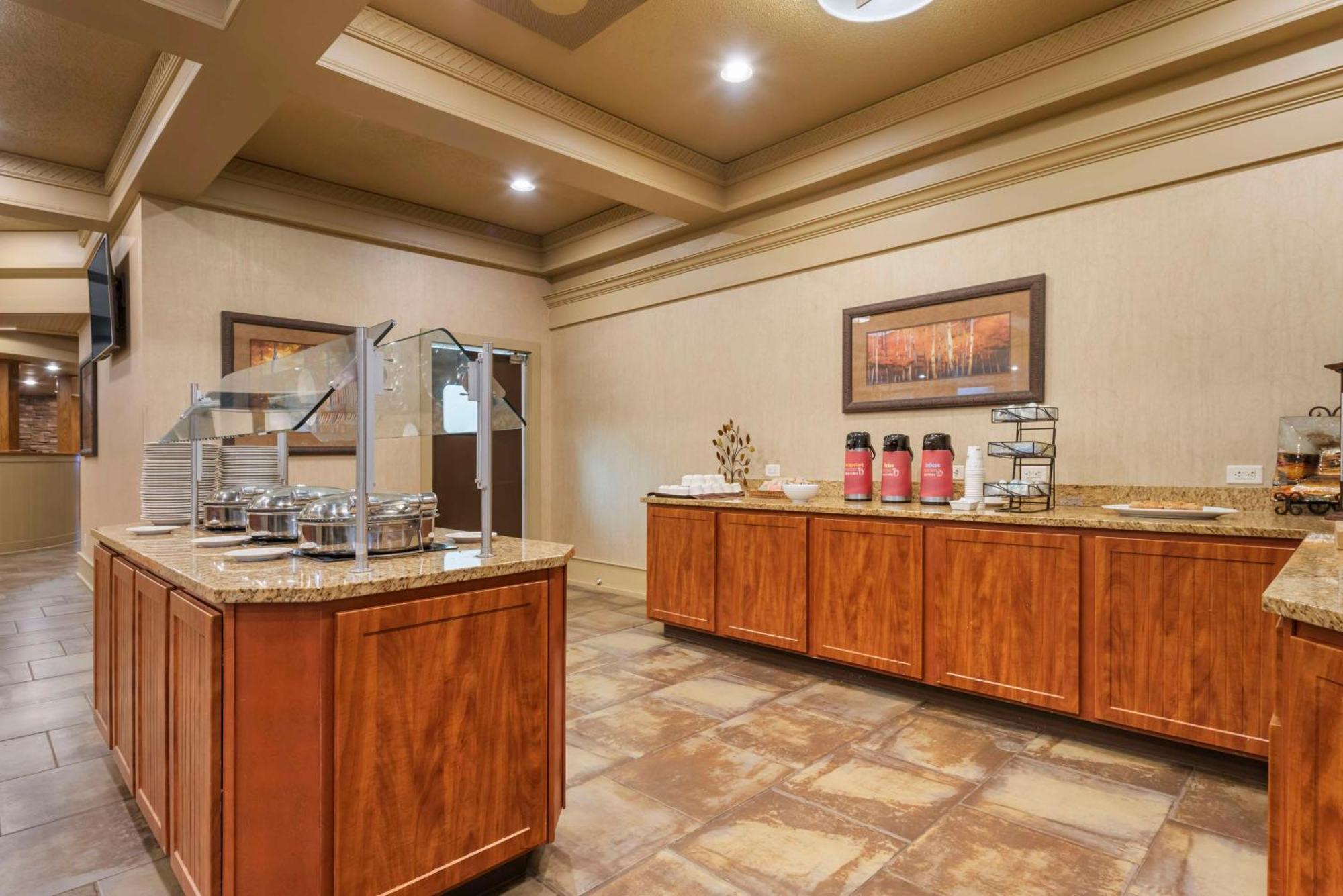 Best Western Plus Ramkota Hotel Sioux Falls Exterior photo