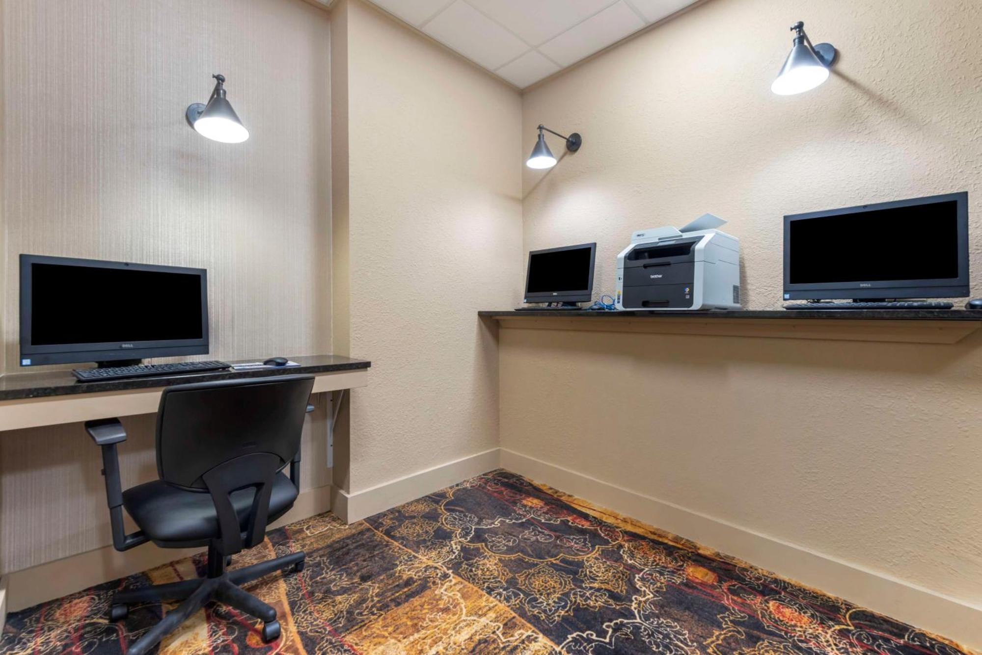 Best Western Plus Ramkota Hotel Sioux Falls Exterior photo